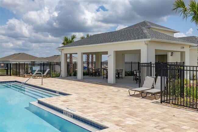 Building Photo - 1335 Normandy Dr