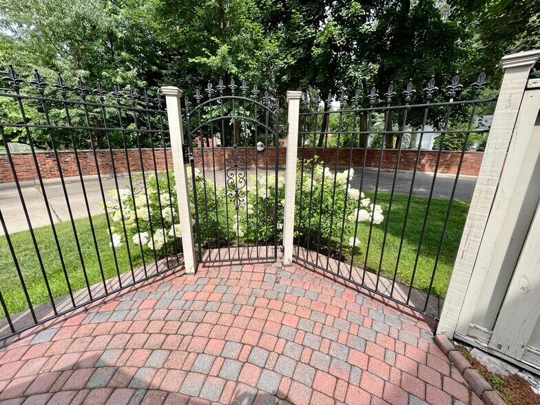 Building Photo - 1760 Trailwood Path