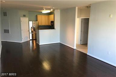 Building Photo - Spacious Condo in Great Location
