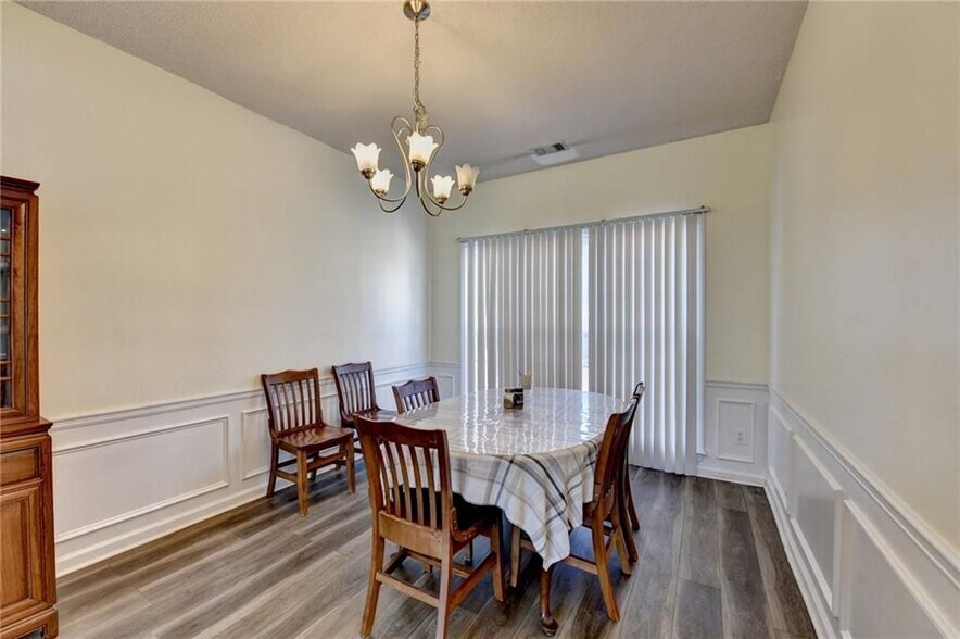 Building Photo - 435 Leasingham Way