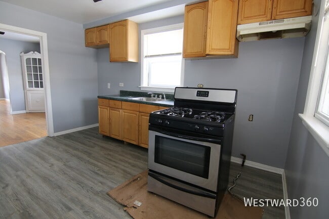 Building Photo - 14301 S Edbrooke Ave