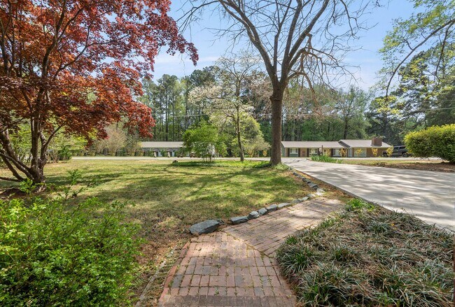 Building Photo - Ranch Three Bedrooms with Fenced in Yard Available April - Move in Ready!