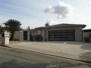 Building Photo - 790 Vía Santa Catarina