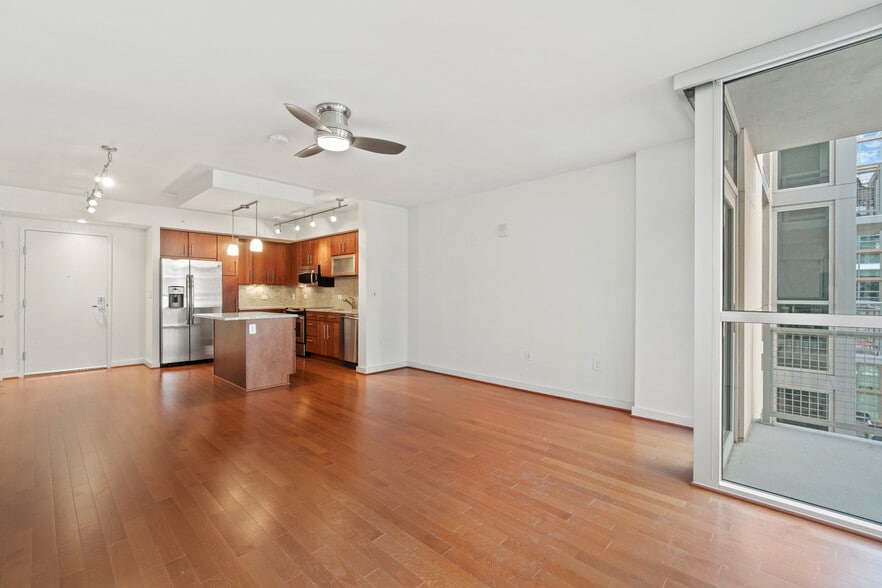 Open Concept - 1025 1st St SE
