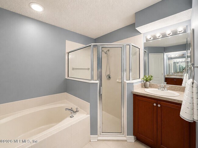 Building Photo - 13687 Devan Lee Dr E
