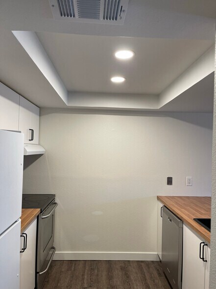 Building Photo - 14006 E Stanford Cir