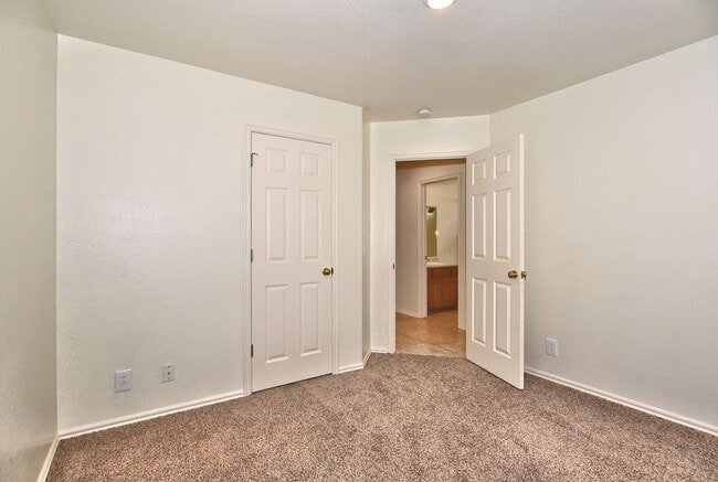 Building Photo - Welcome to your new home in Jenks!