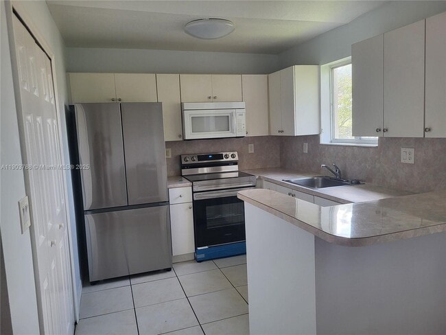 Primary Photo - 2920 SE 12th Rd