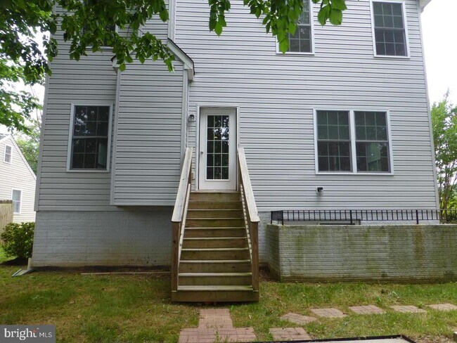 Building Photo - 6930 Westlawn Dr