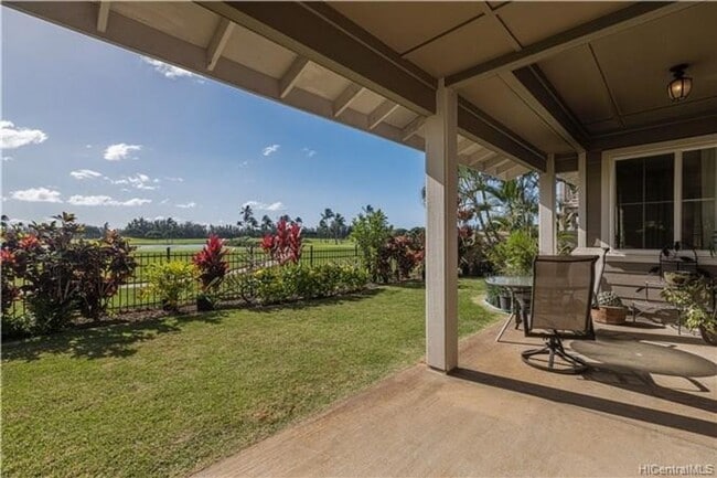 Building Photo - Golf Course View