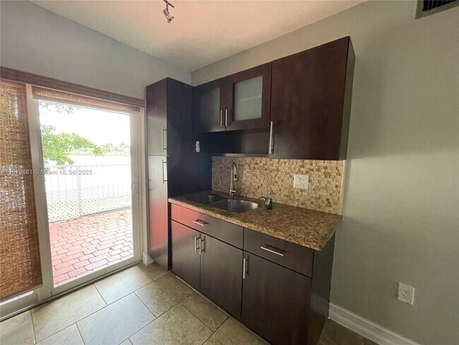 Building Photo - 6910 NW 173rd Dr