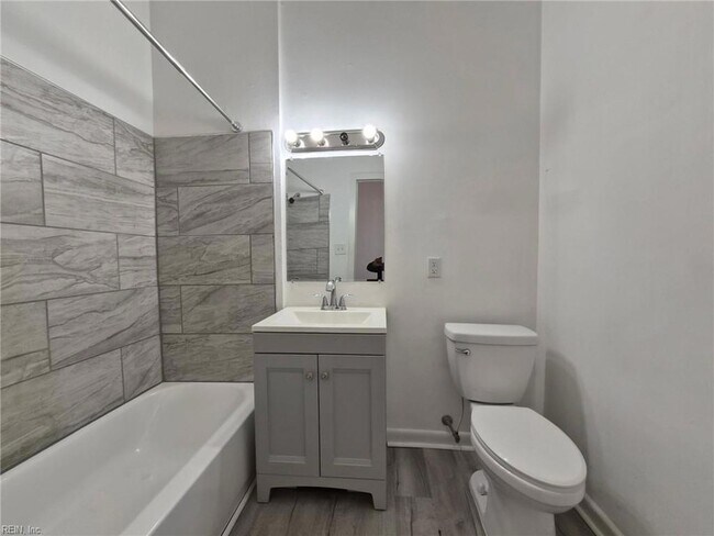 Building Photo - 351 51st St