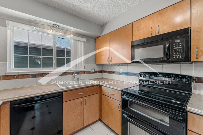 Building Photo - Fantastic Townhome with 1-Car Attached Garage, and Central AC!
