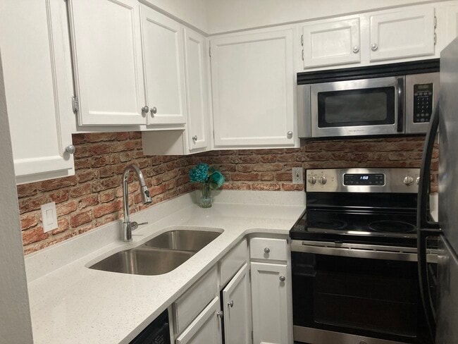 Building Photo - 109 N Main St