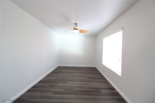 Primary Photo - 301 Laguna Glen Dr