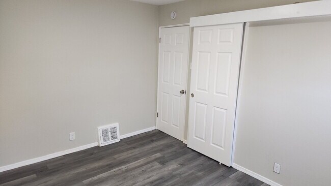 Building Photo - 248 Perthshire Rd