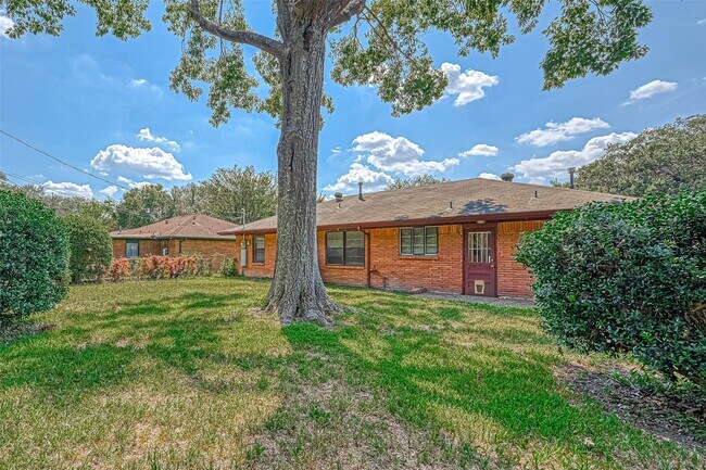 Building Photo - 3018 Attridge Rd