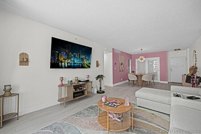 Building Photo - 3001 S Ocean Dr