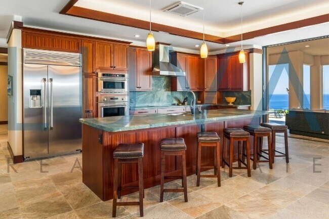 Building Photo - 4 bedroom 3.5 bathroom home with pool