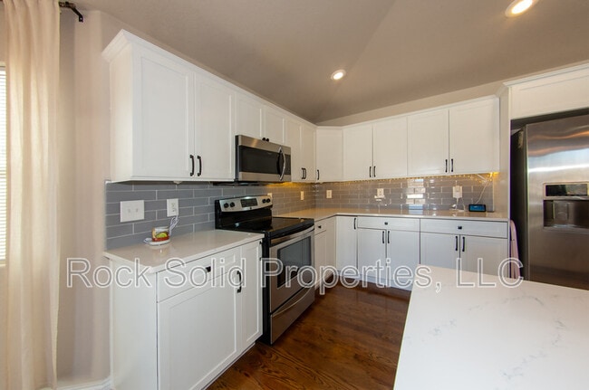 Building Photo - 3618 Woodhaven Dr