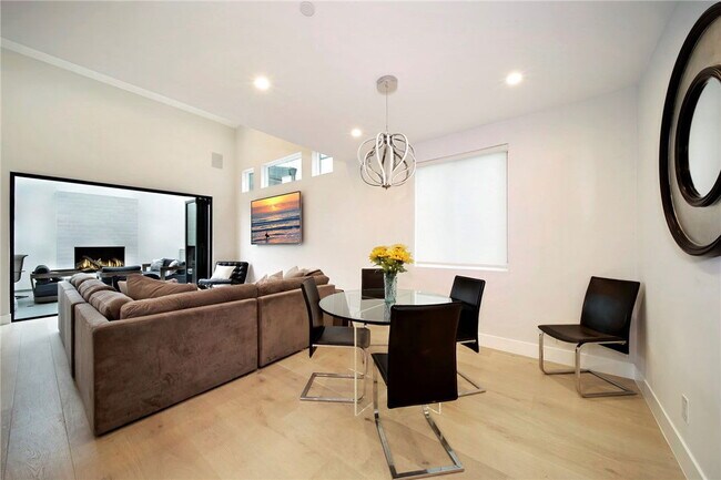 Building Photo - 603 1/2 Iris Ave Apt #B, Corona Del Mar, CA 92625 - 2 BR 3 BA condo