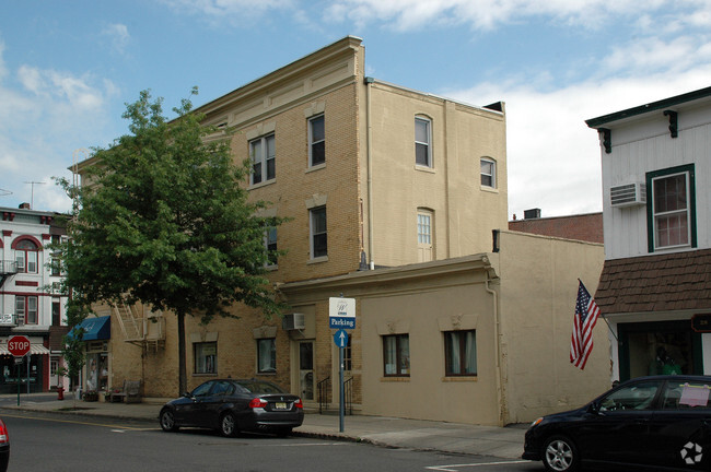 Building Photo - 100 E Broad St