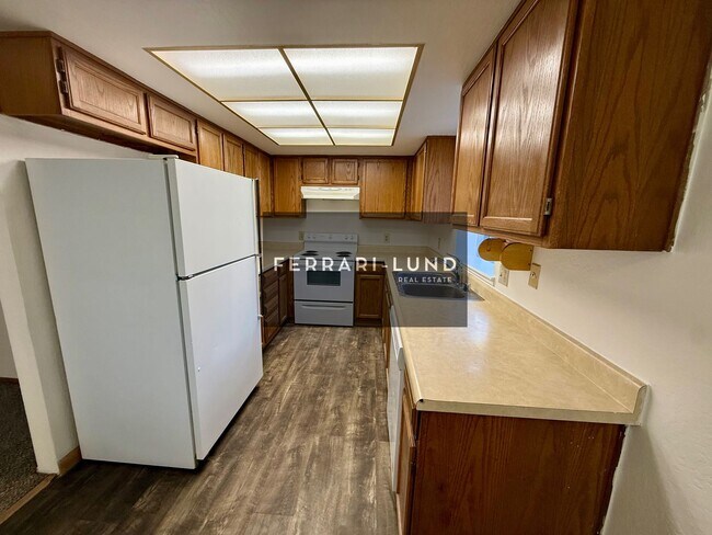 Building Photo - 6065 Diplomat Dr