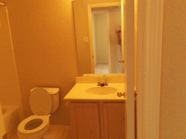 Building Photo - 2414 Tracey Ann Ln