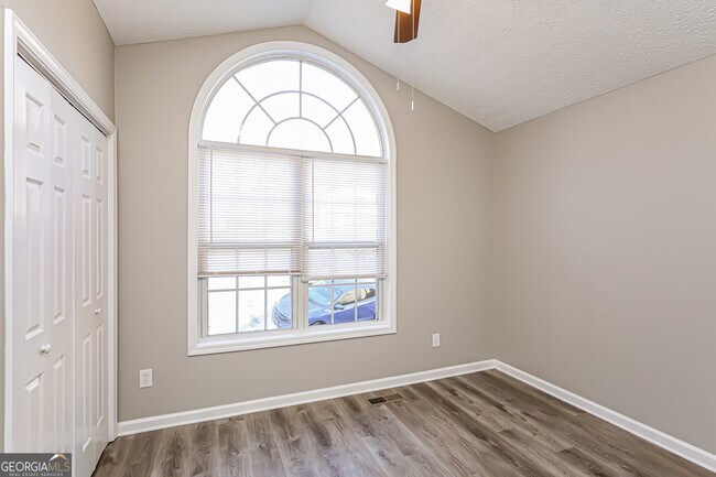 Building Photo - 3957 Edgebrook Dr