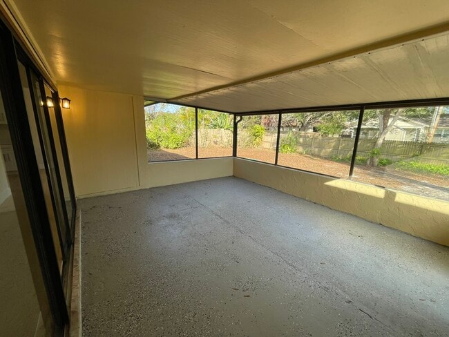 Building Photo - 5010 Pennsbury Dr