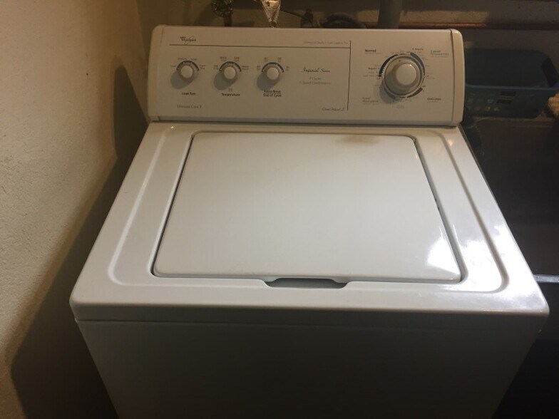 Shared laundry - 3756 Wilmar Dr