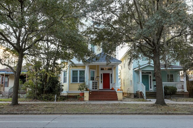 Building Photo - 913 E Henry St