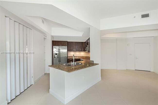 Building Photo - 20000 E Country Club Dr