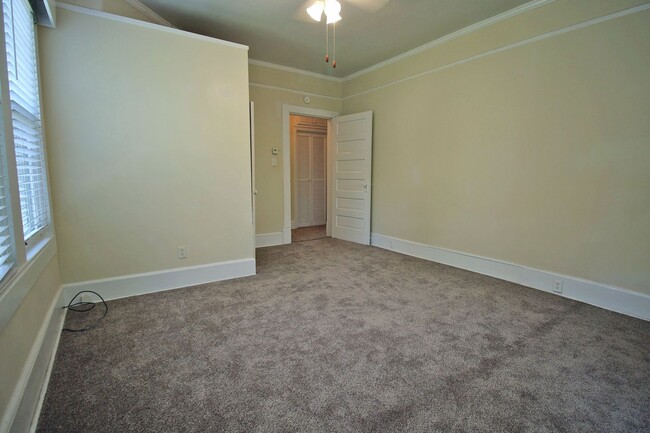 Building Photo - 2025 PRE-LEASING - 1 Bedroom, 1 Bath - Old...