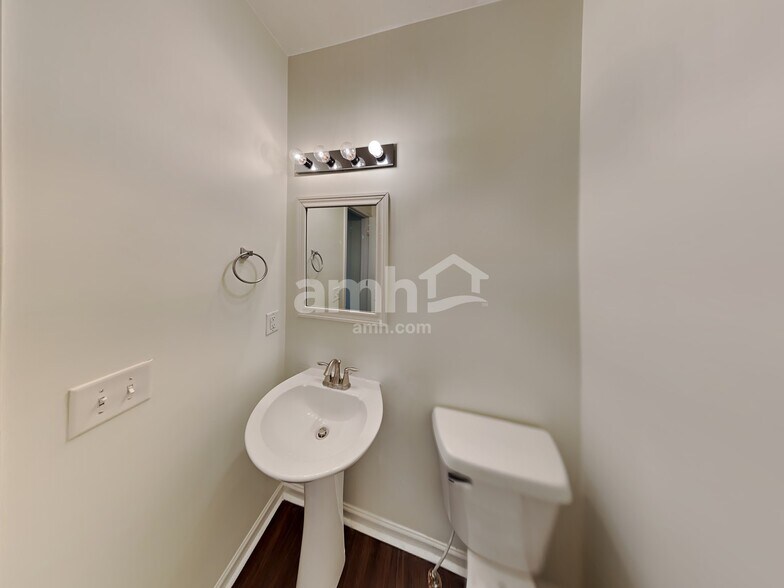 Building Photo - 661 Wolfeboro Ln