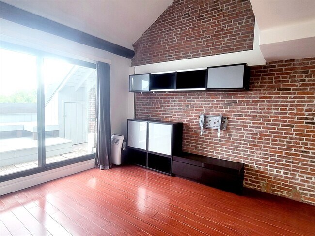Building Photo - 42 8th St