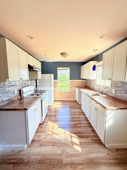 Building Photo - 2314 Airline Ave