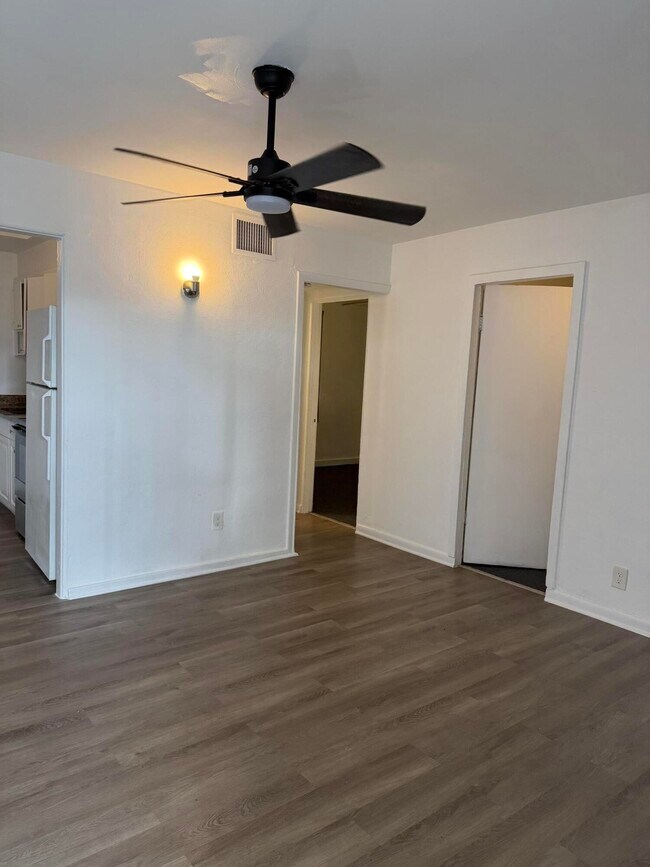 Building Photo - 245 SW 14th Ave