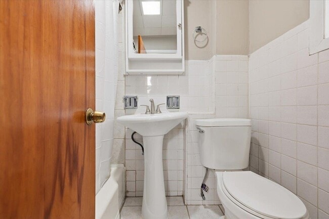 Building Photo - 132 Thorne St