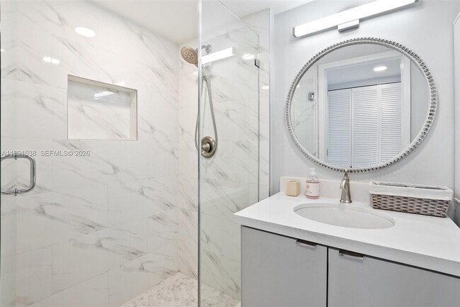 Building Photo - 3600 Mystic Pointe Dr