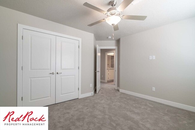 Building Photo - Modern 4-Bed Townhome in Hurricane Heights