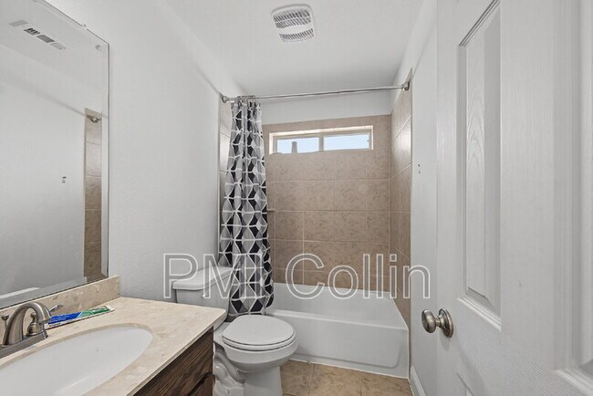 Building Photo - 8701 Fairway Ln