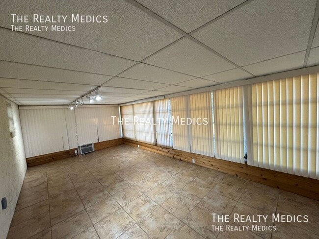 Building Photo - 218 Temple Cir