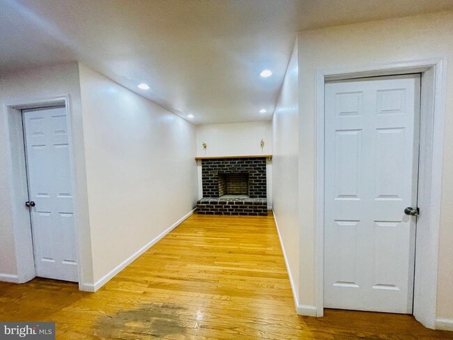 Building Photo - 4124 Lincoln Way E