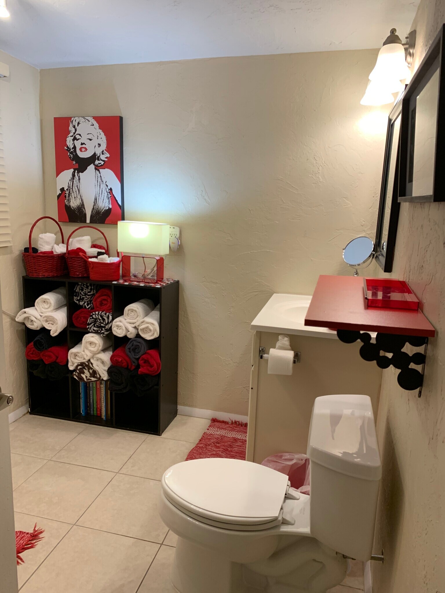 Storage unit for toiletries in the bathroom - 5703 Murdock Ave