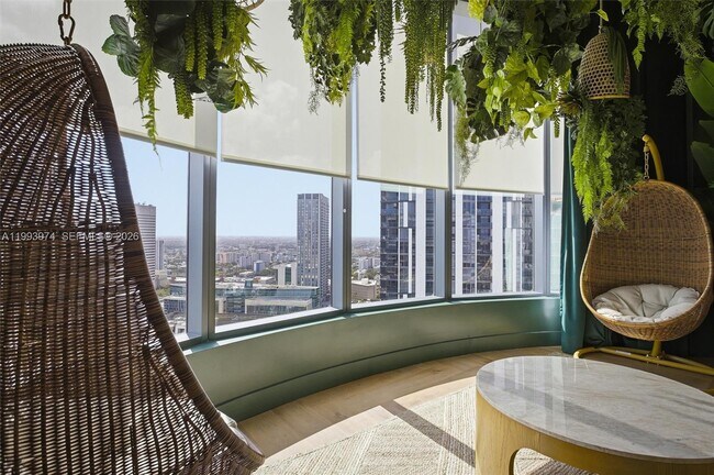 Building Photo - 121 NE 5th St