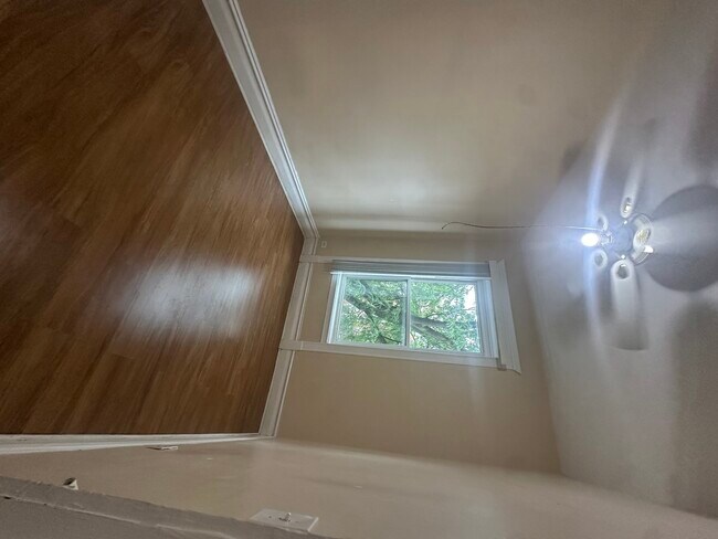Building Photo - 1009 S Oakley Blvd
