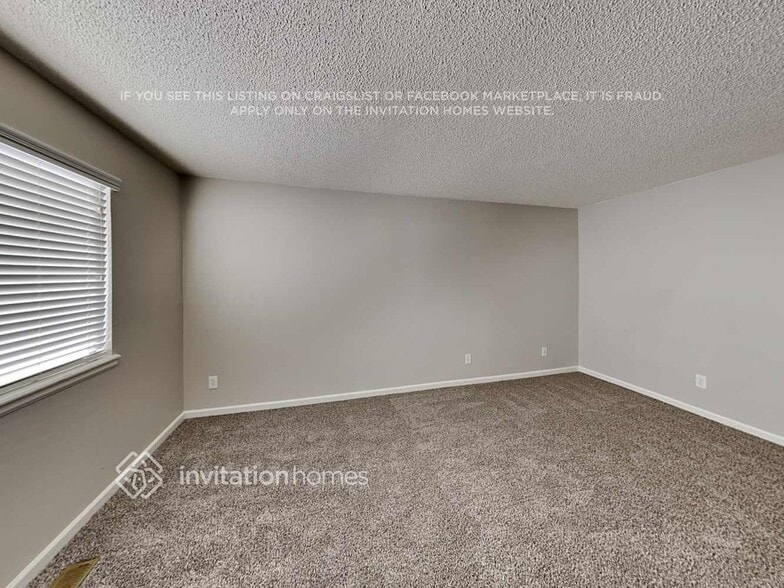 Building Photo - 8474 Tanglewood St