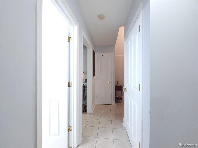 Building Photo - 45520 Morningside Dr