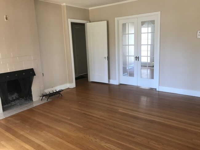 Building Photo - WOOD STREET BEAUTY!!!